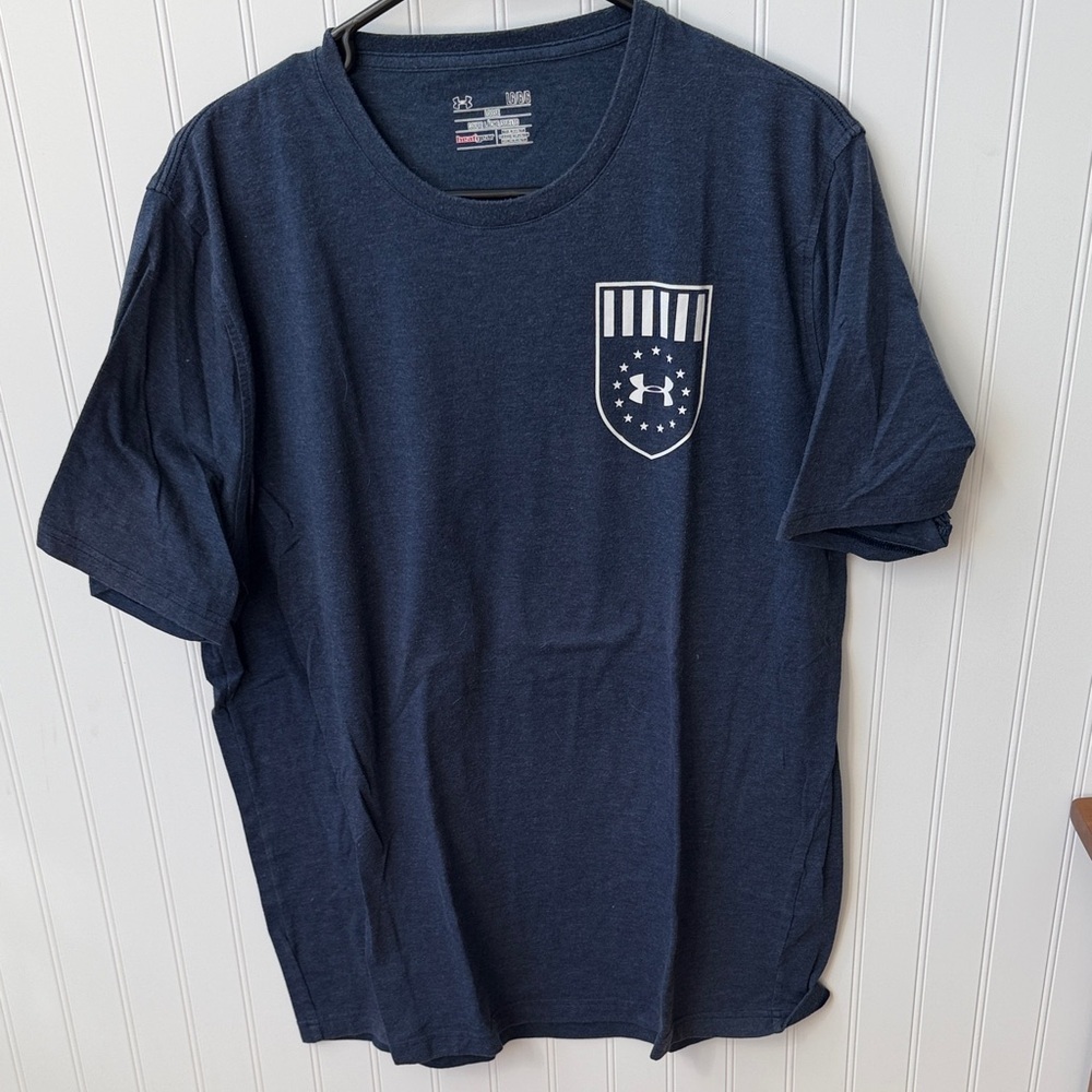 (142)Under Armour Navy Short Sleeve Shield Chest Logo Tee